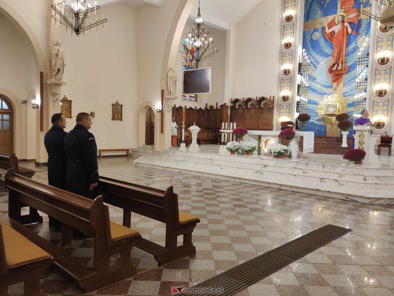 Msza św. w intencji zmarłych policjantów [17.11.2023] - zdjęcie #9 - eOstroleka.pl