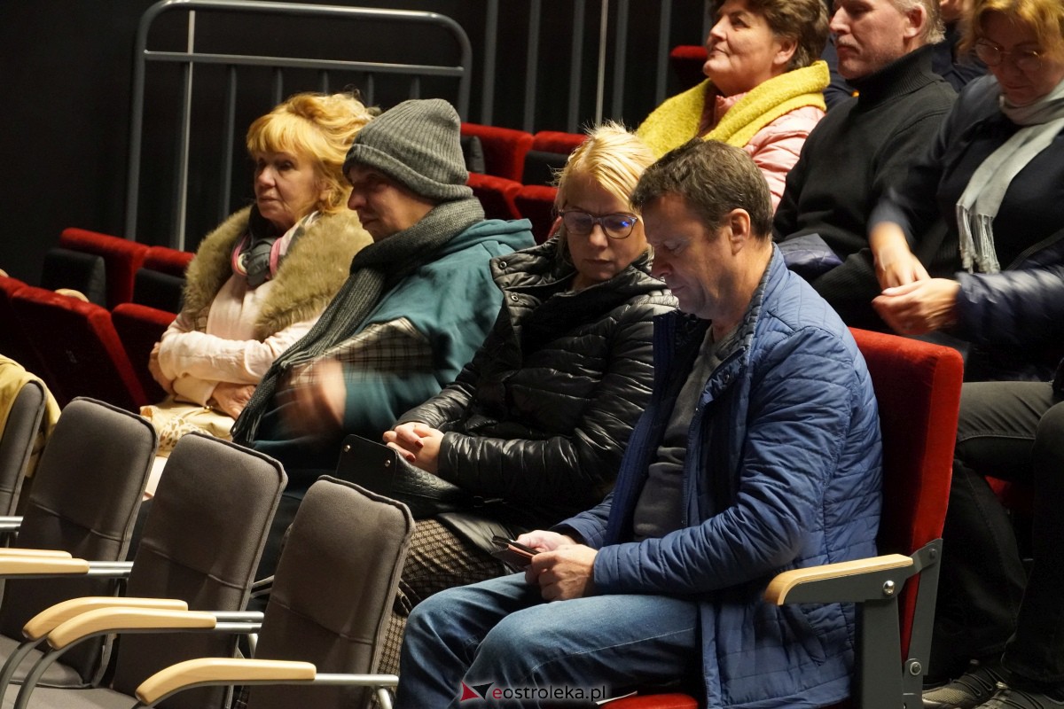 „Zupa rybna w Odessie” – poruszający spektakl o Janie Karskim [17.11.2023] - zdjęcie #18 - eOstroleka.pl