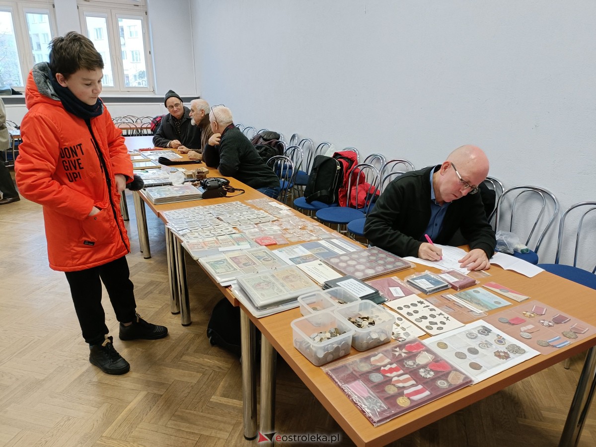 Giełda kolekcjonerska w Klubie Lokator [19.11.2023] - zdjęcie #40 - eOstroleka.pl