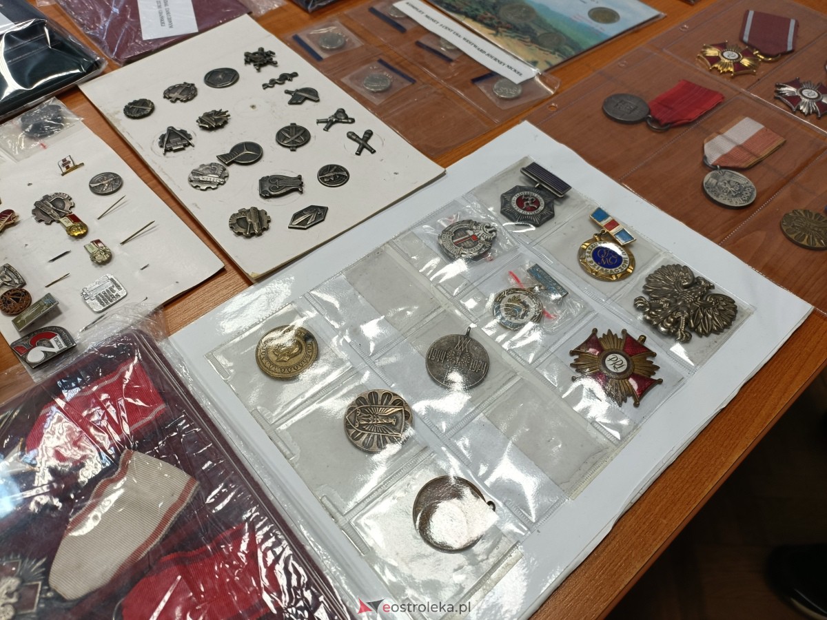 Giełda kolekcjonerska w Klubie Lokator [19.11.2023] - zdjęcie #38 - eOstroleka.pl