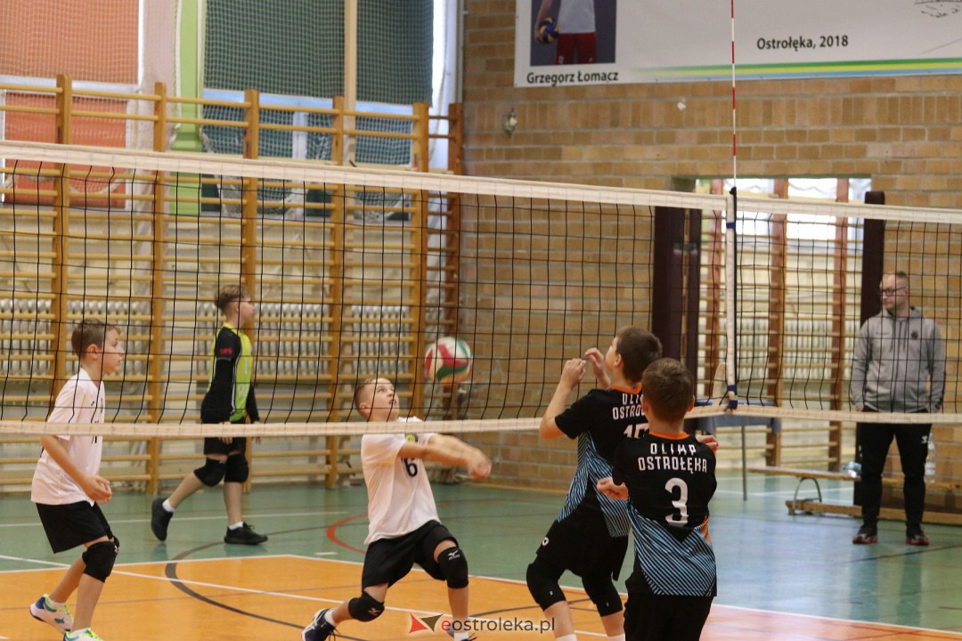 Turniej minisiatkówki w SP 5 [18.11.2023] - zdjęcie #17 - eOstroleka.pl