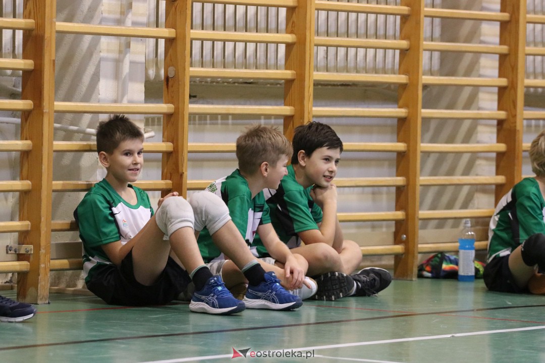 Turniej minisiatkówki w SP 5 [18.11.2023] - zdjęcie #49 - eOstroleka.pl