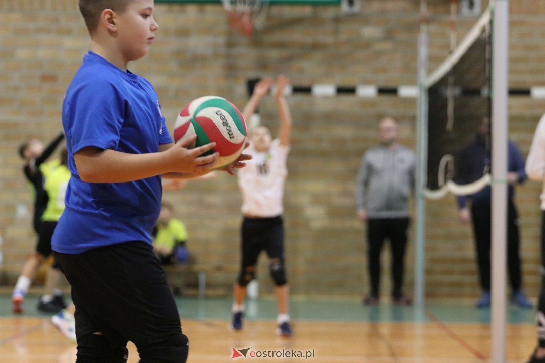 Turniej minisiatkówki w SP 5 [18.11.2023] - zdjęcie #47 - eOstroleka.pl