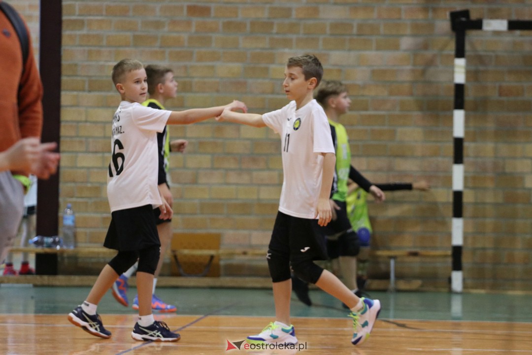 Turniej minisiatkówki w SP 5 [18.11.2023] - zdjęcie #46 - eOstroleka.pl