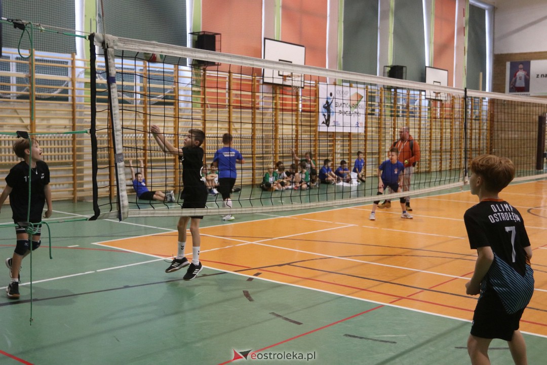 Turniej minisiatkówki w SP 5 [18.11.2023] - zdjęcie #33 - eOstroleka.pl