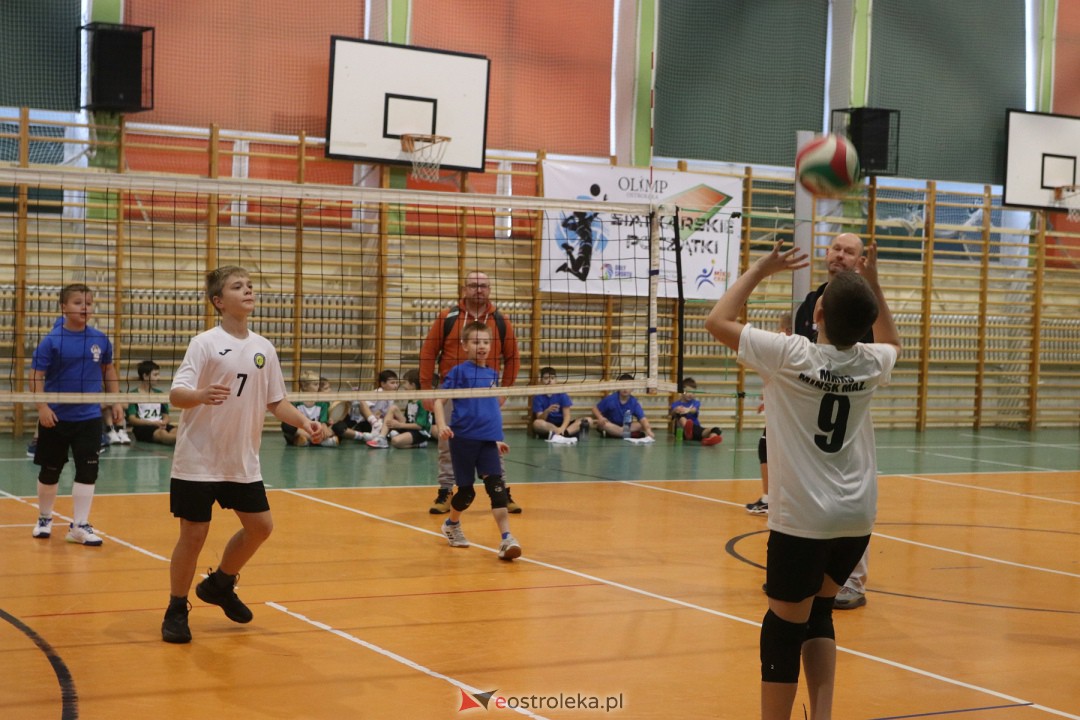Turniej minisiatkówki w SP 5 [18.11.2023] - zdjęcie #37 - eOstroleka.pl