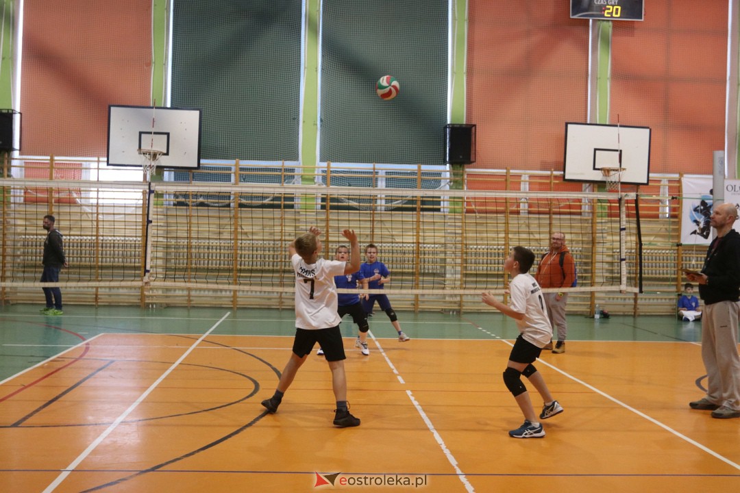 Turniej minisiatkówki w SP 5 [18.11.2023] - zdjęcie #37 - eOstroleka.pl