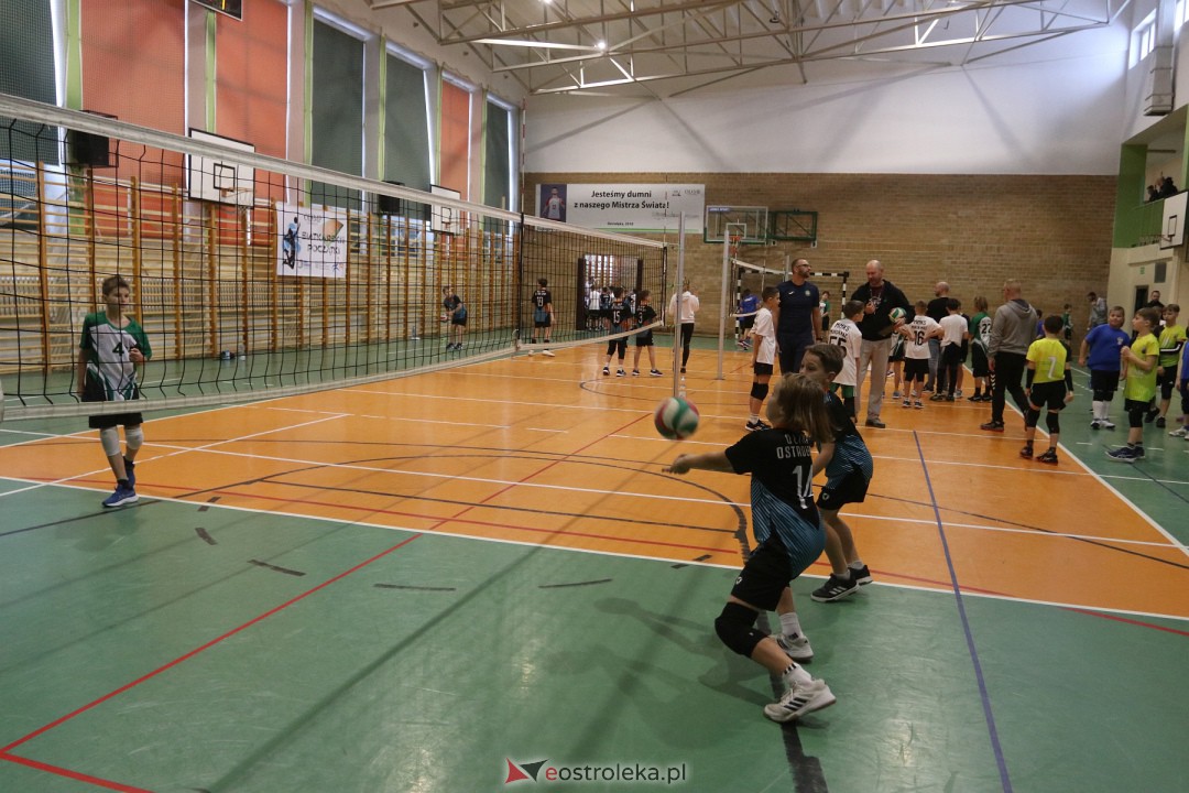 Turniej minisiatkówki w SP 5 [18.11.2023] - zdjęcie #30 - eOstroleka.pl