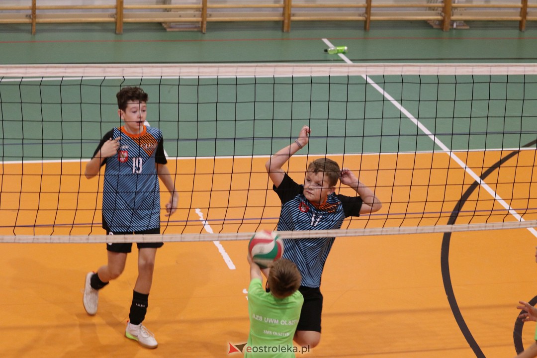 Turniej minisiatkówki w SP 5 [18.11.2023] - zdjęcie #23 - eOstroleka.pl