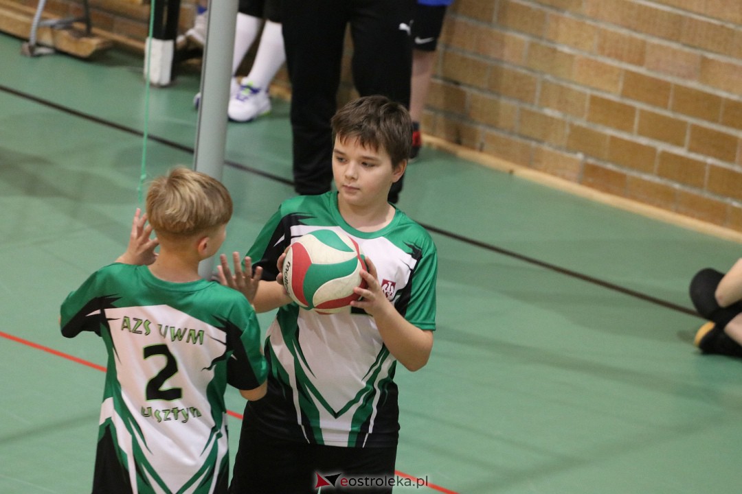 Turniej minisiatkówki w SP 5 [18.11.2023] - zdjęcie #21 - eOstroleka.pl