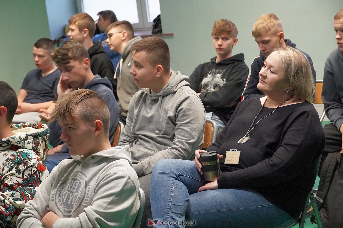 W zdrowym ciele zdrowy duch. O zdrowym stylu życia w ZSZ nr 1 [20.11.2023] - zdjęcie #34 - eOstroleka.pl