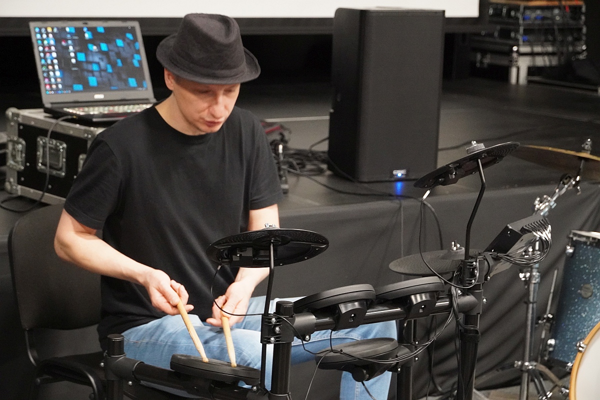 Muzyka łączy pokolenia. Perkusja i klawisze dla najmłodszych [20.11.2023] - zdjęcie #23 - eOstroleka.pl