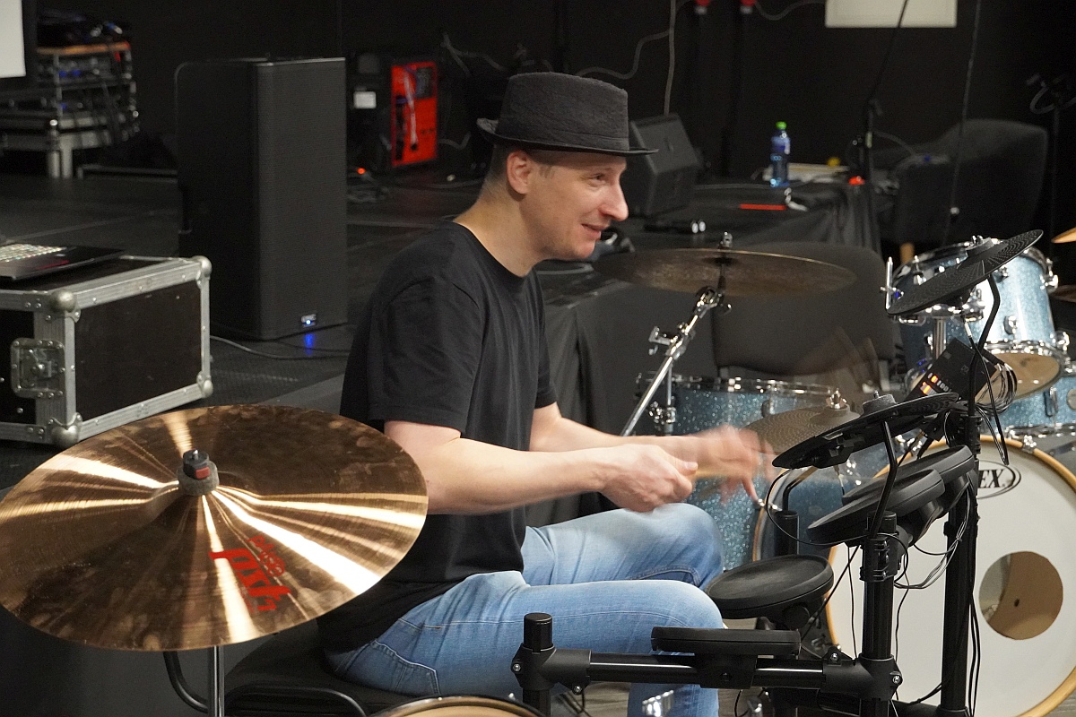 Muzyka łączy pokolenia. Perkusja i klawisze dla najmłodszych [20.11.2023] - zdjęcie #21 - eOstroleka.pl