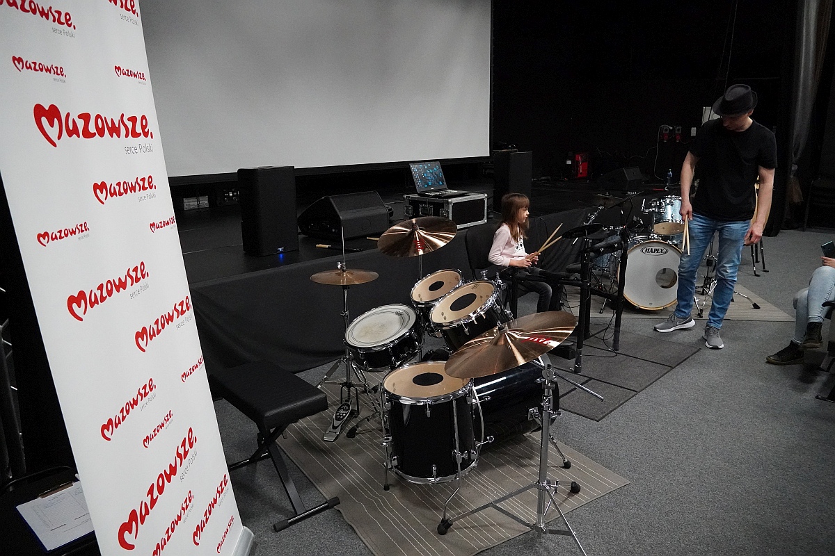 Muzyka łączy pokolenia. Perkusja i klawisze dla najmłodszych [20.11.2023] - zdjęcie #17 - eOstroleka.pl