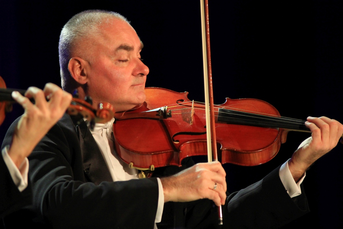 Grupa MoCarta z humorem i muzyką w Ostrołęce [20.11.2023] - zdjęcie #30 - eOstroleka.pl