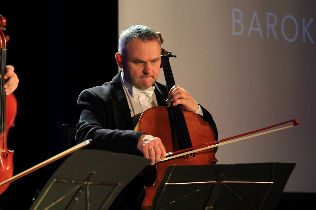 Grupa MoCarta z humorem i muzyką w Ostrołęce [20.11.2023] - zdjęcie #28 - eOstroleka.pl