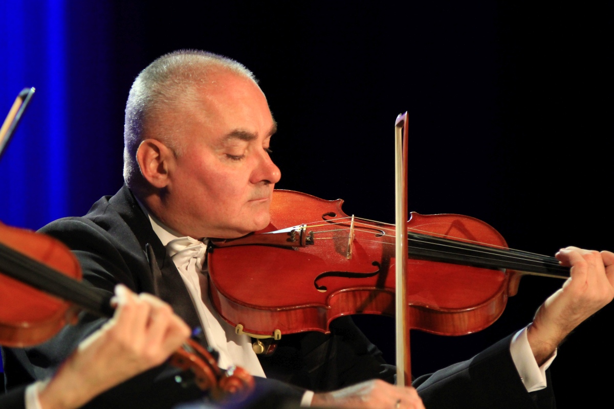 Grupa MoCarta z humorem i muzyką w Ostrołęce [20.11.2023] - zdjęcie #26 - eOstroleka.pl