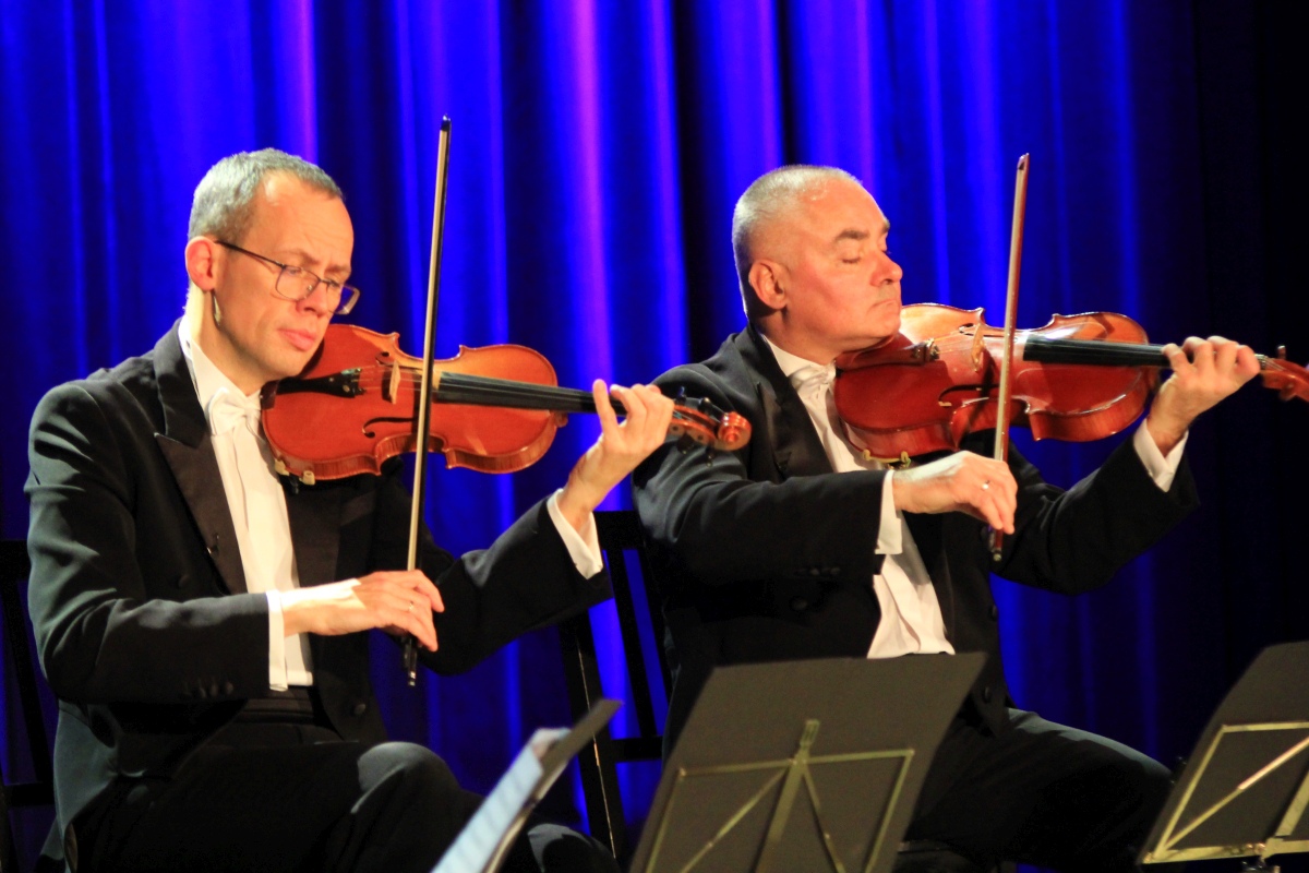 Grupa MoCarta z humorem i muzyką w Ostrołęce [20.11.2023] - zdjęcie #23 - eOstroleka.pl