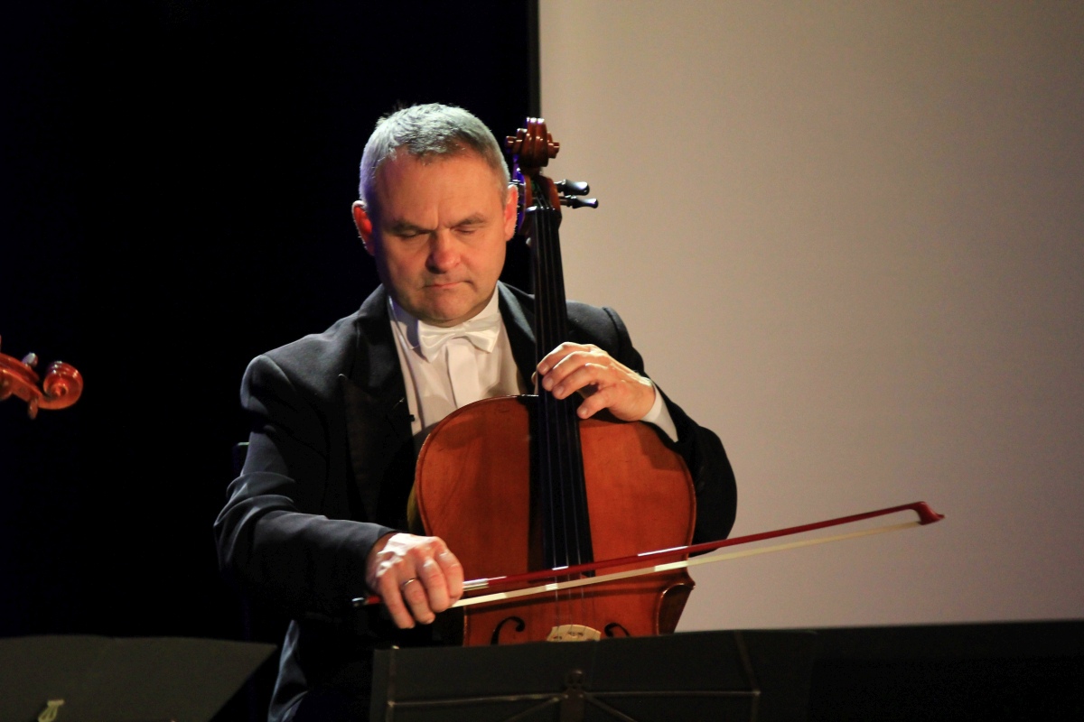 Grupa MoCarta z humorem i muzyką w Ostrołęce [20.11.2023] - zdjęcie #22 - eOstroleka.pl