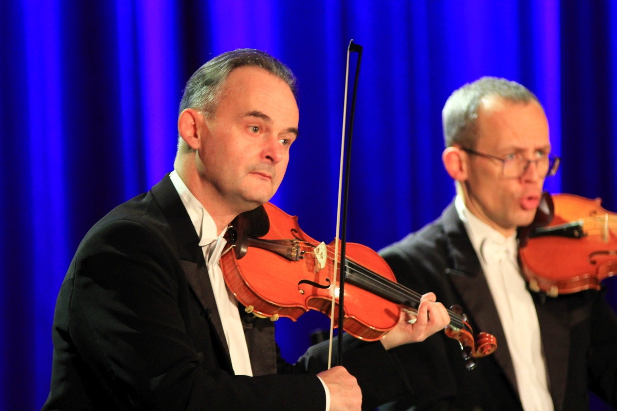 Grupa MoCarta z humorem i muzyką w Ostrołęce [20.11.2023] - zdjęcie #21 - eOstroleka.pl