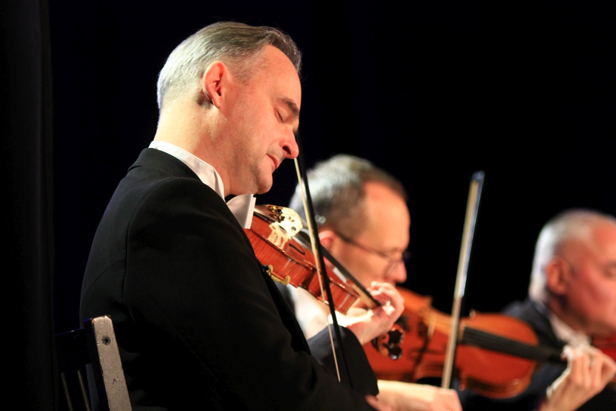 Grupa MoCarta z humorem i muzyką w Ostrołęce [20.11.2023] - zdjęcie #19 - eOstroleka.pl