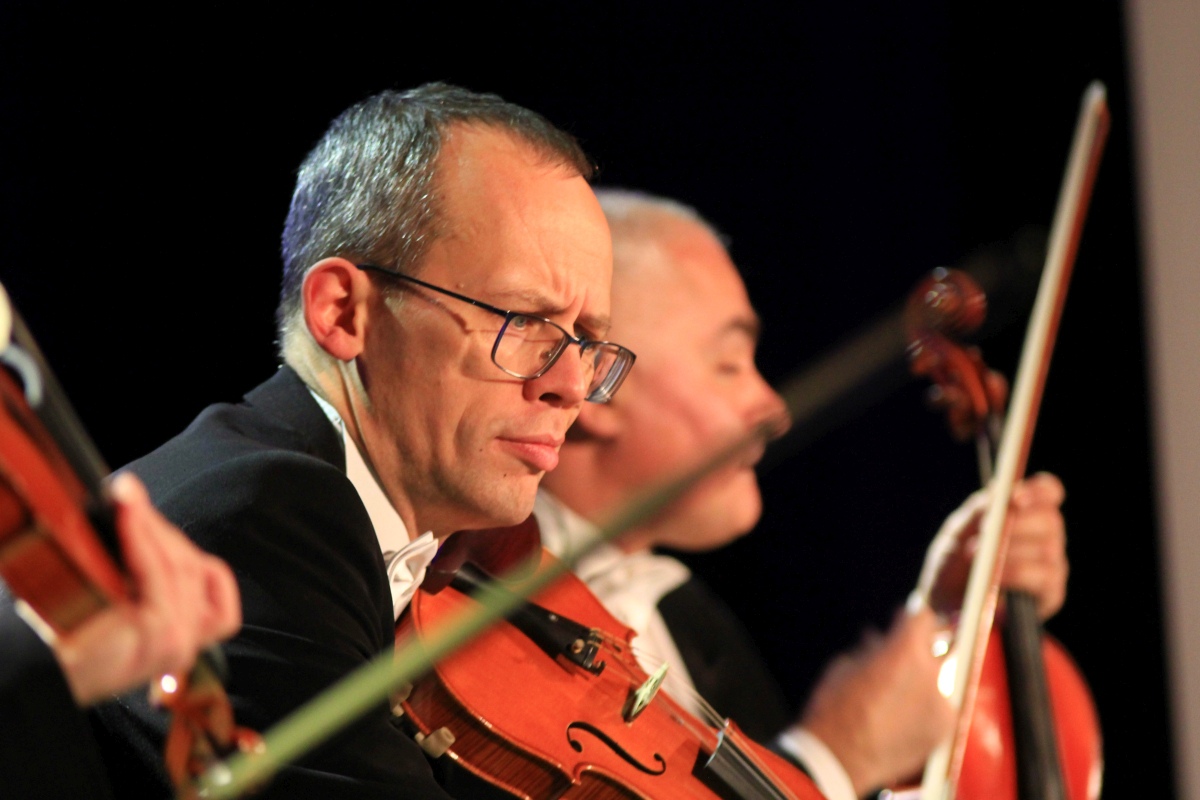 Grupa MoCarta z humorem i muzyką w Ostrołęce [20.11.2023] - zdjęcie #18 - eOstroleka.pl