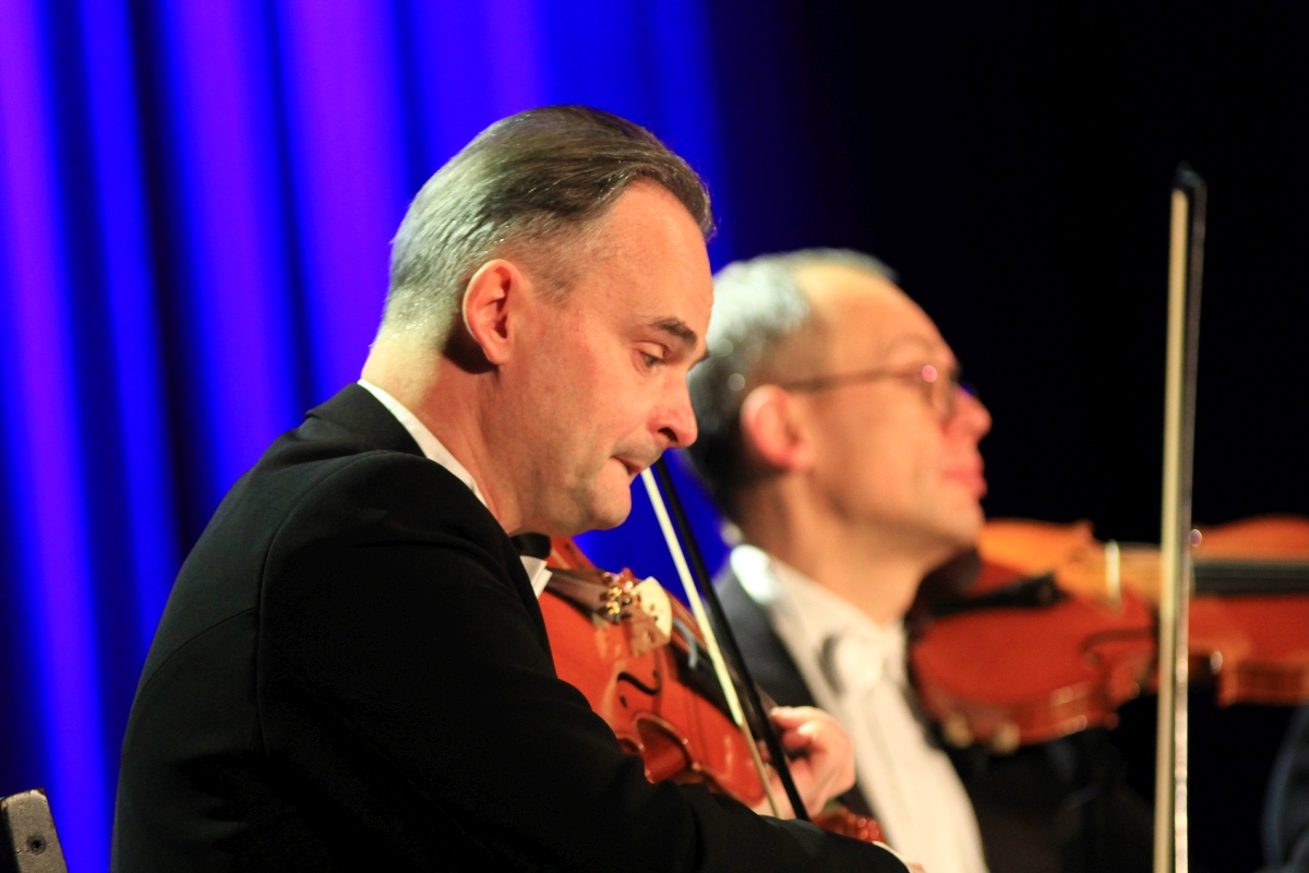 Grupa MoCarta z humorem i muzyką w Ostrołęce [20.11.2023] - zdjęcie #15 - eOstroleka.pl