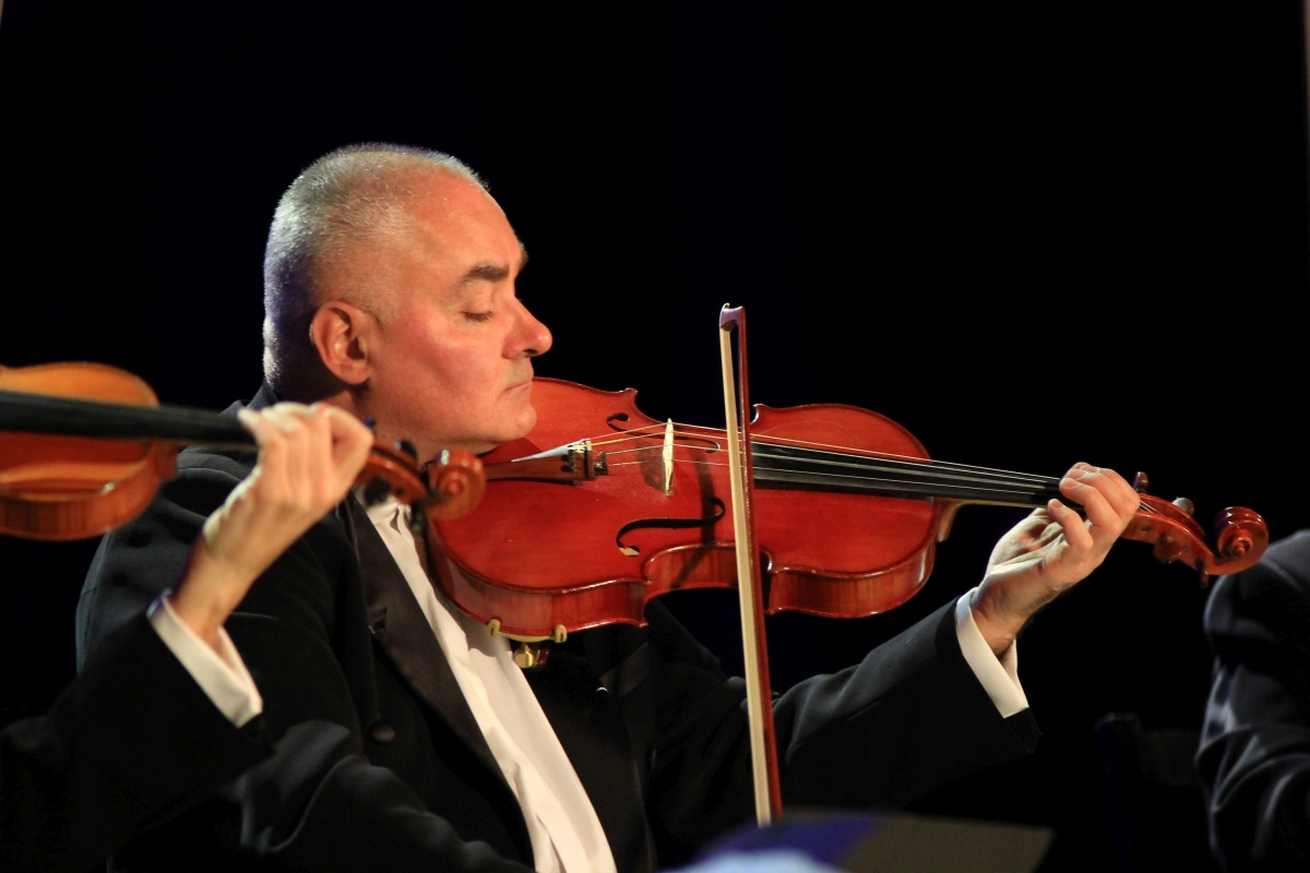 Grupa MoCarta z humorem i muzyką w Ostrołęce [20.11.2023] - zdjęcie #14 - eOstroleka.pl