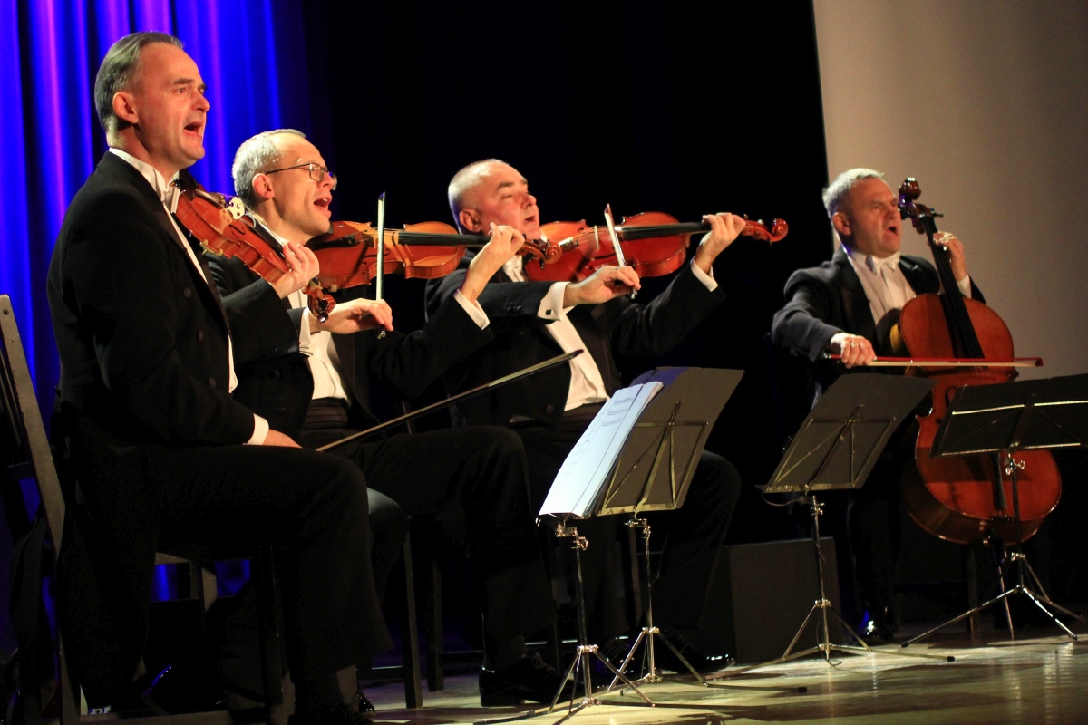 Grupa MoCarta z humorem i muzyką w Ostrołęce [20.11.2023] - zdjęcie #12 - eOstroleka.pl