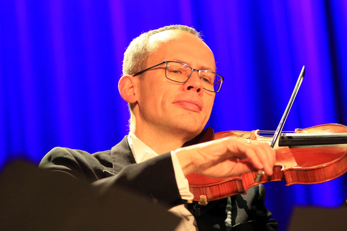 Grupa MoCarta z humorem i muzyką w Ostrołęce [20.11.2023] - zdjęcie #8 - eOstroleka.pl