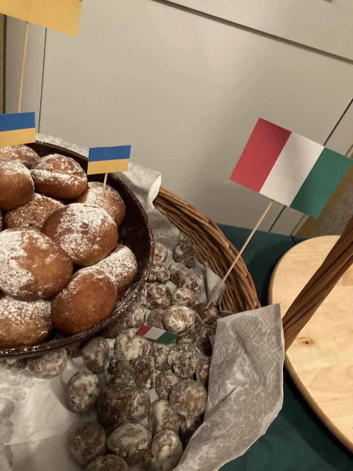 Cooltularia - Międzykulturowy wieczór z muzyka i kuchnią świata w Szkole Pozdstawowej nr 2 w Ostrołęce [21.11.2023] - zdjęcie #19 - eOstroleka.pl