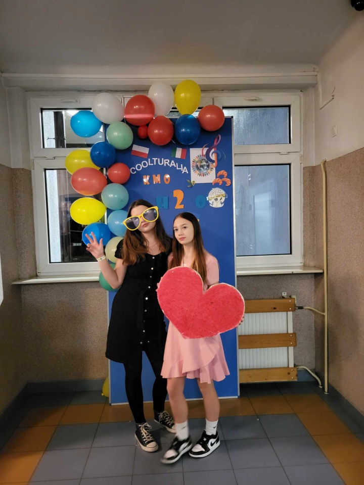 Cooltularia - Międzykulturowy wieczór z muzyka i kuchnią świata w Szkole Pozdstawowej nr 2 w Ostrołęce [21.11.2023] - zdjęcie #18 - eOstroleka.pl