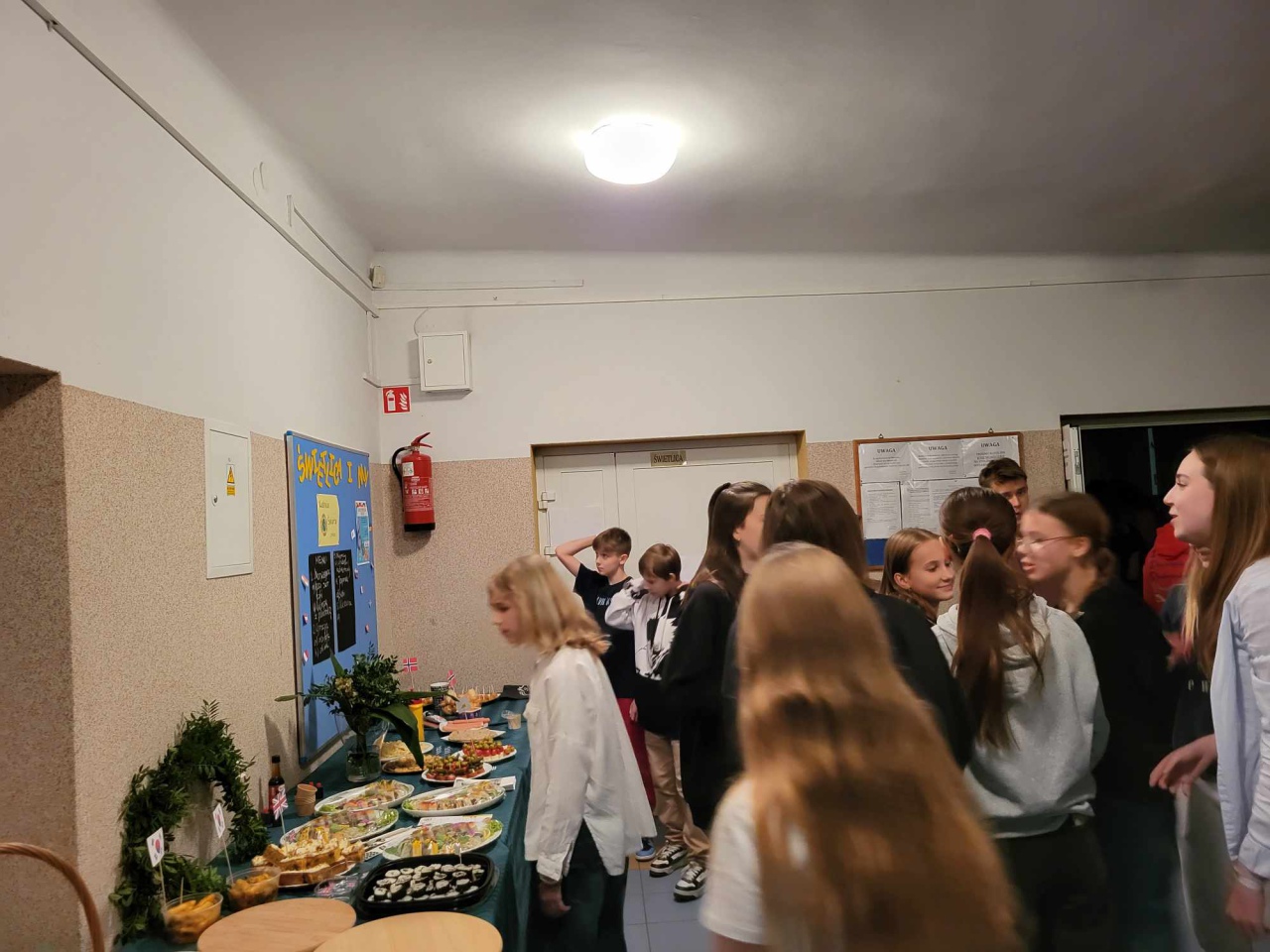 Cooltularia - Międzykulturowy wieczór z muzyka i kuchnią świata w Szkole Pozdstawowej nr 2 w Ostrołęce [21.11.2023] - zdjęcie #1 - eOstroleka.pl