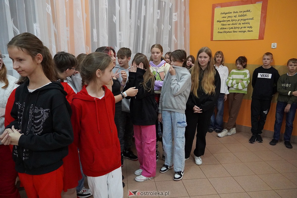 Cooltularia - Międzykulturowy wieczór z muzyka i kuchnią świata w Szkole Pozdstawowej nr 2 w Ostrołęce [21.11.2023] - zdjęcie #34 - eOstroleka.pl