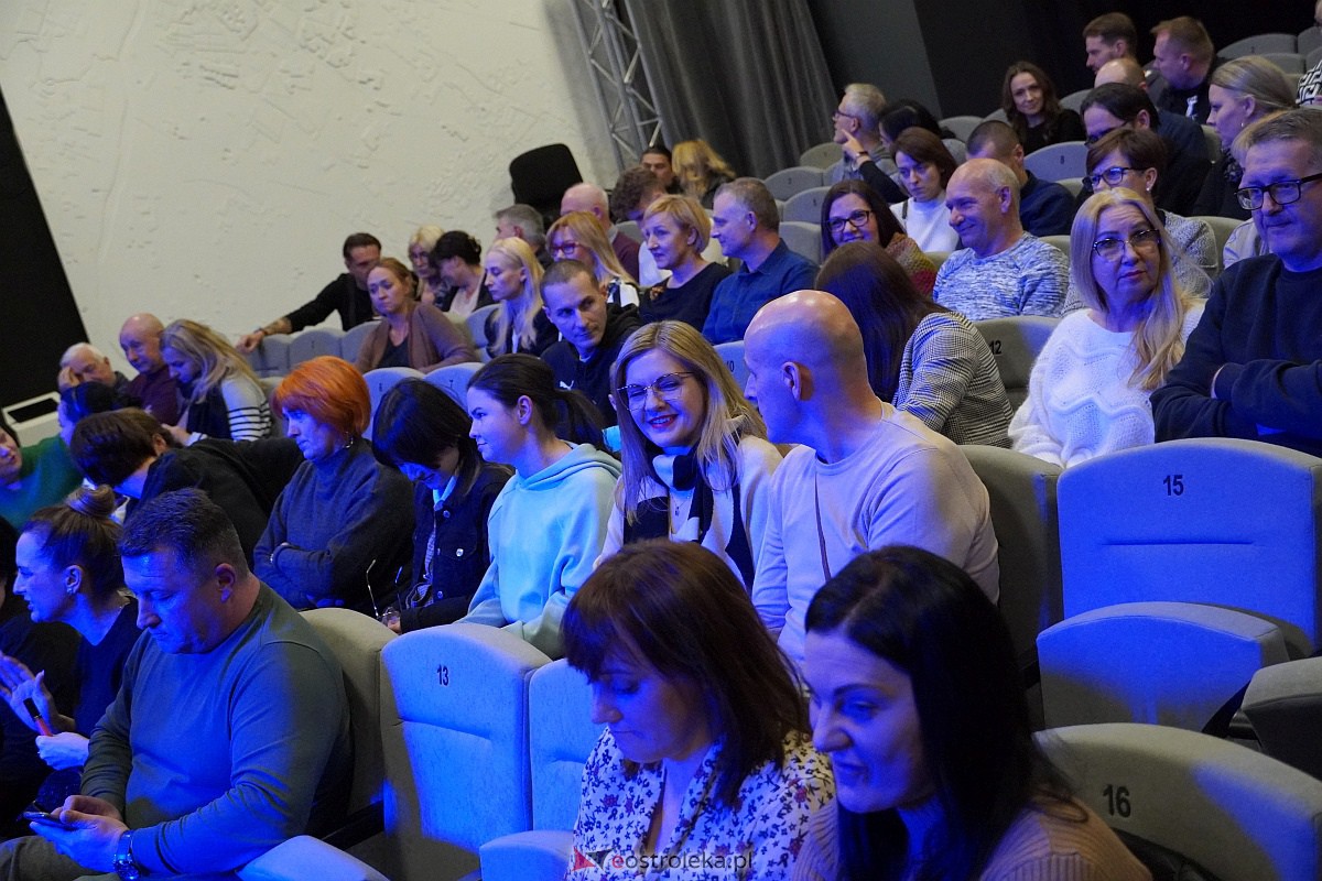 Koncert Wojtka Cugowskiego w Multimedialnym Centrum Natura [21.11.2023] - zdjęcie #35 - eOstroleka.pl