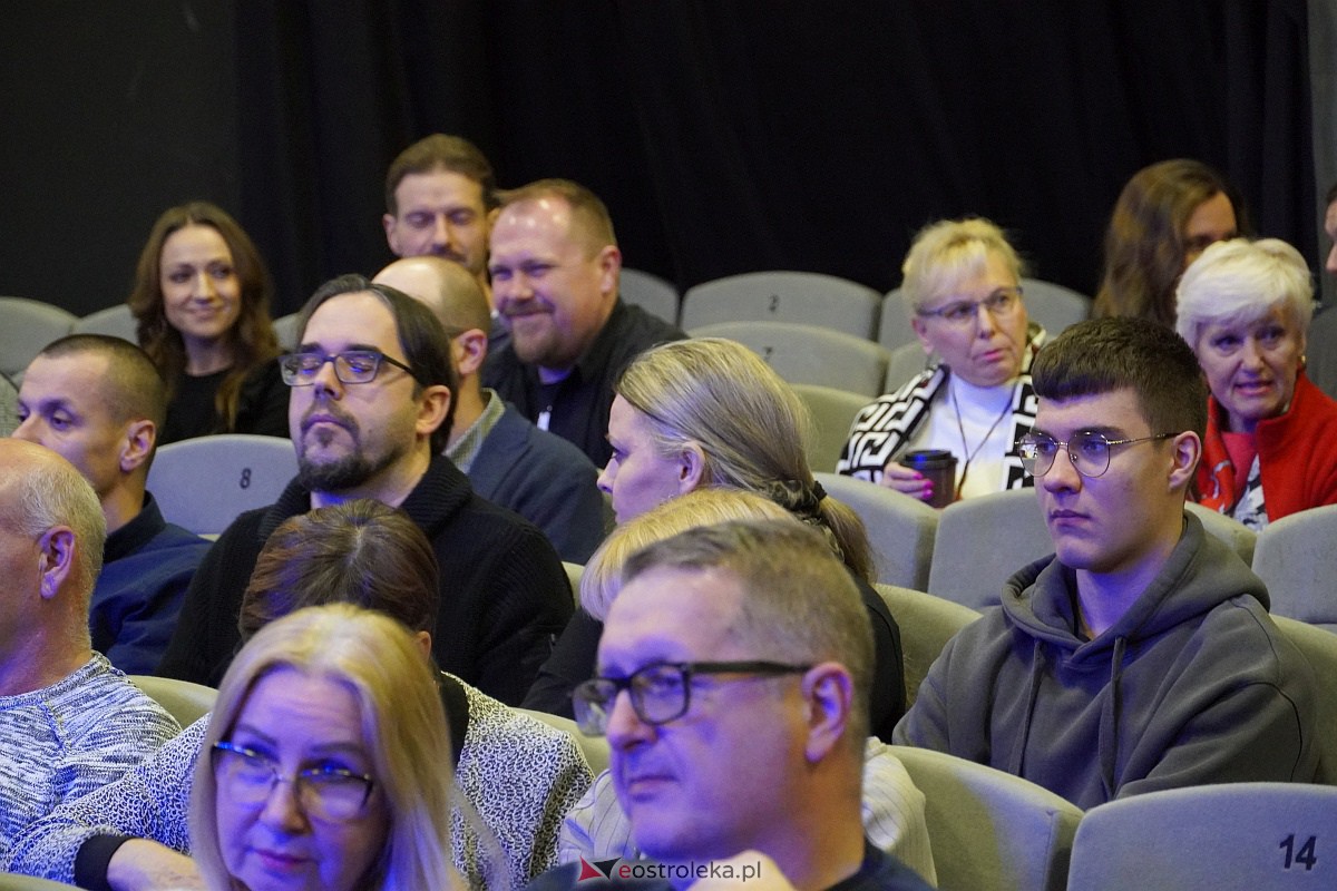 Koncert Wojtka Cugowskiego w Multimedialnym Centrum Natura [21.11.2023] - zdjęcie #34 - eOstroleka.pl