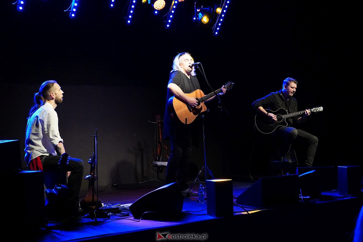 Koncert Wojtka Cugowskiego w Multimedialnym Centrum Natura [21.11.2023] - zdjęcie #31 - eOstroleka.pl