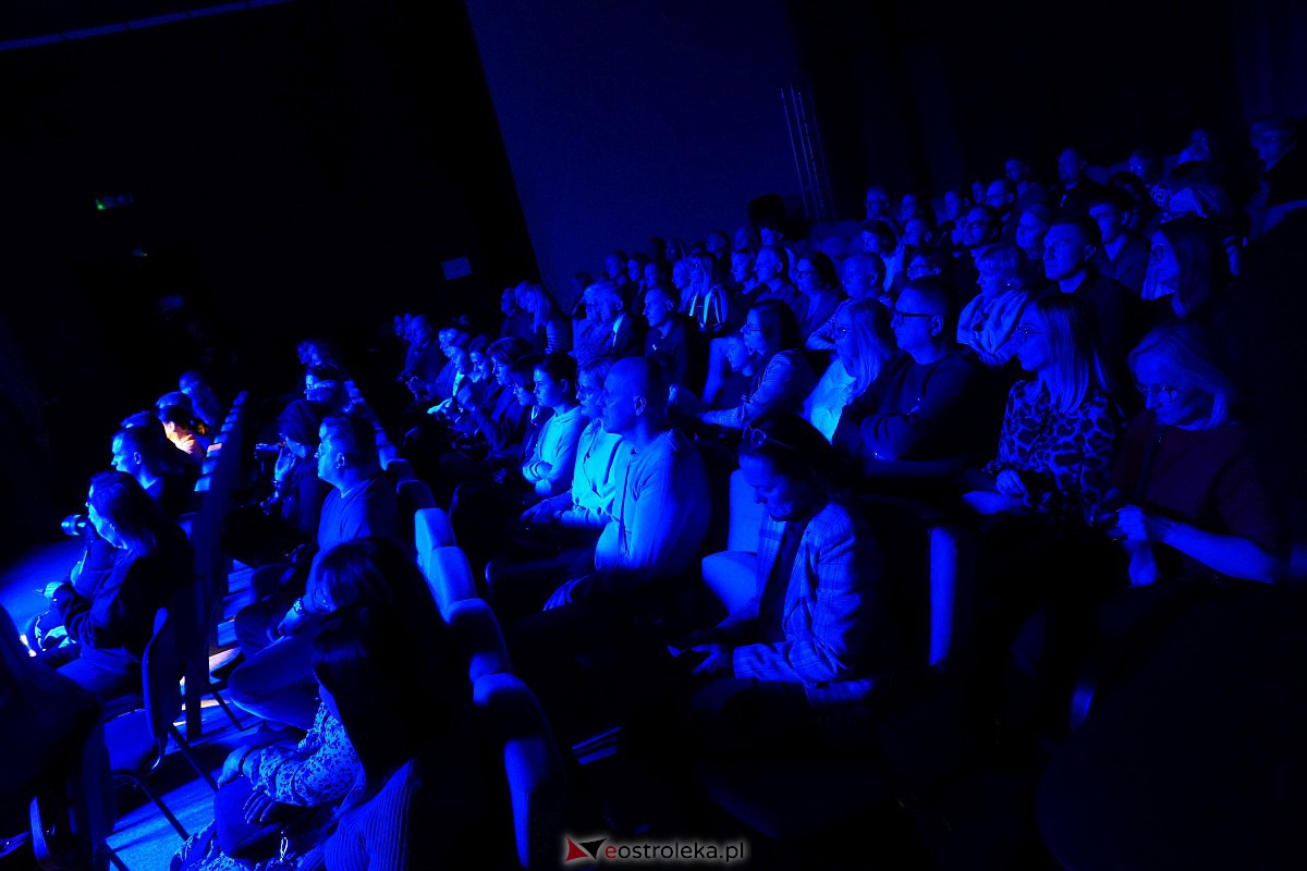 Koncert Wojtka Cugowskiego w Multimedialnym Centrum Natura [21.11.2023] - zdjęcie #23 - eOstroleka.pl