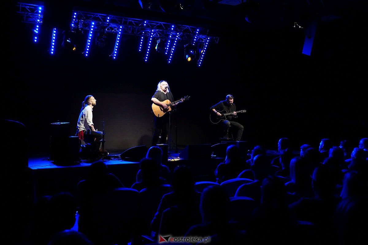Koncert Wojtka Cugowskiego w Multimedialnym Centrum Natura [21.11.2023] - zdjęcie #20 - eOstroleka.pl