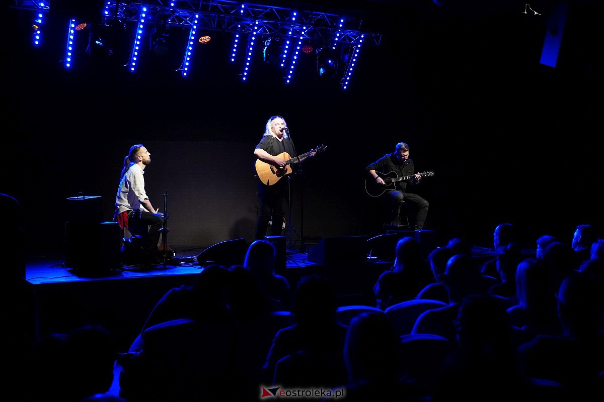 Koncert Wojtka Cugowskiego w Multimedialnym Centrum Natura [21.11.2023] - zdjęcie #19 - eOstroleka.pl