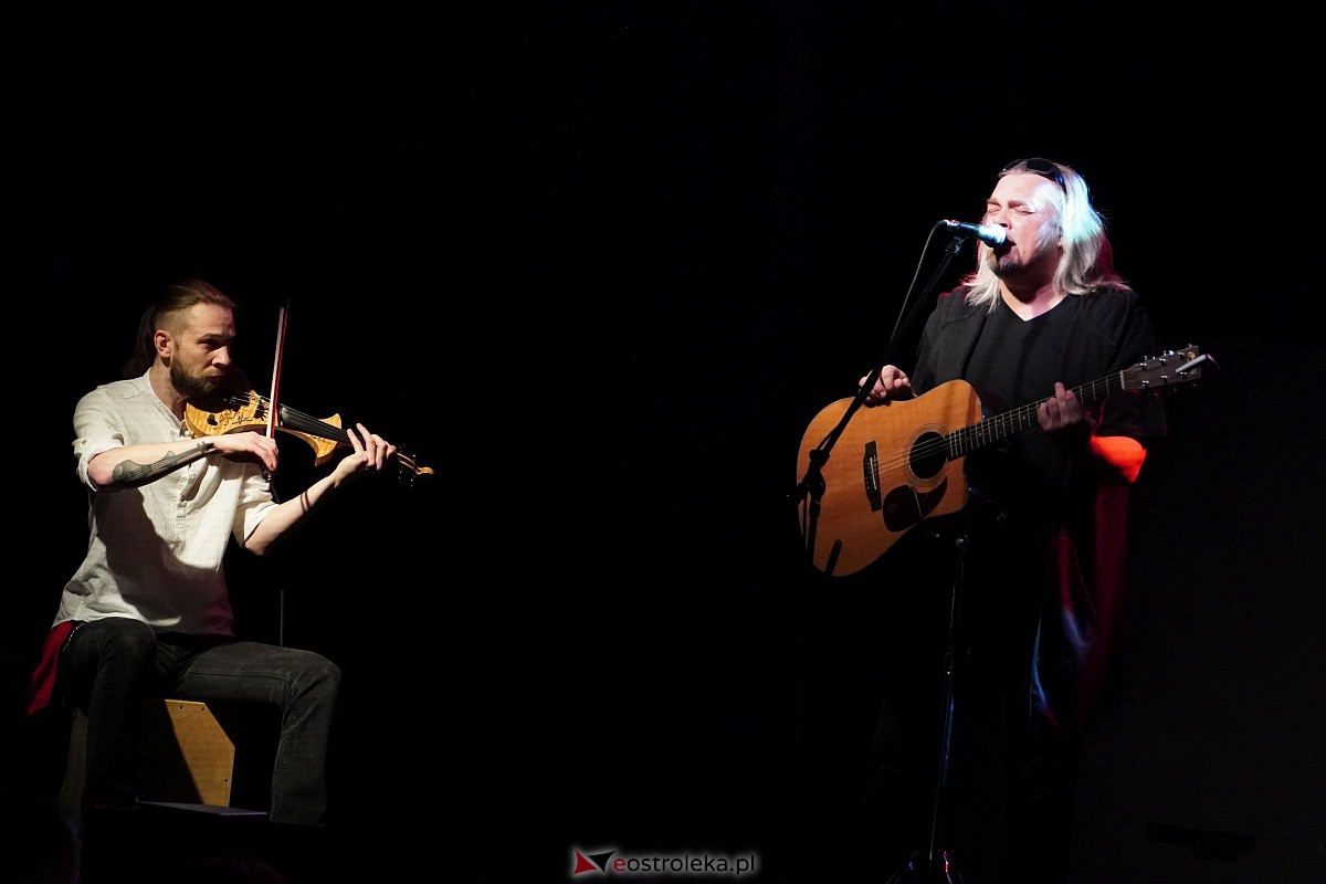 Koncert Wojtka Cugowskiego w Multimedialnym Centrum Natura [21.11.2023] - zdjęcie #3 - eOstroleka.pl