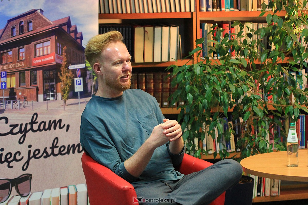 Spotkanie z Adamem Konowalskim, aktorem i psychoterapeutą [21.11.2023] - zdjęcie #2 - eOstroleka.pl