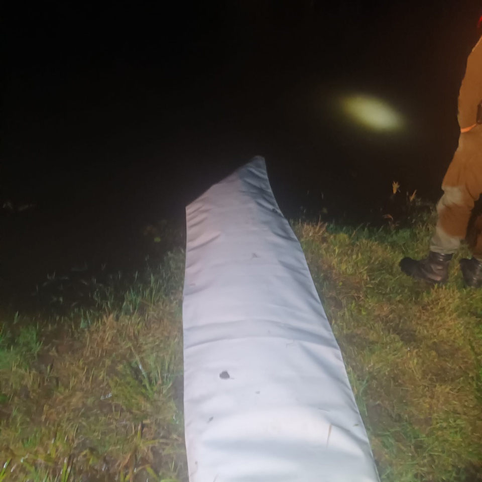 Jesienne alcje zarybiania lokalnych rzek z udziałem PZW Narew [22.11.2023] - zdjęcie #12 - eOstroleka.pl