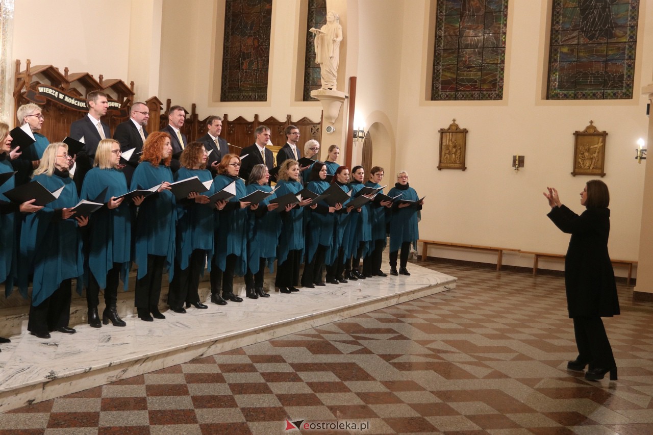 Koncert Ostrołęckiego Chóru Kameralnego [22.11.2023] - zdjęcie #30 - eOstroleka.pl