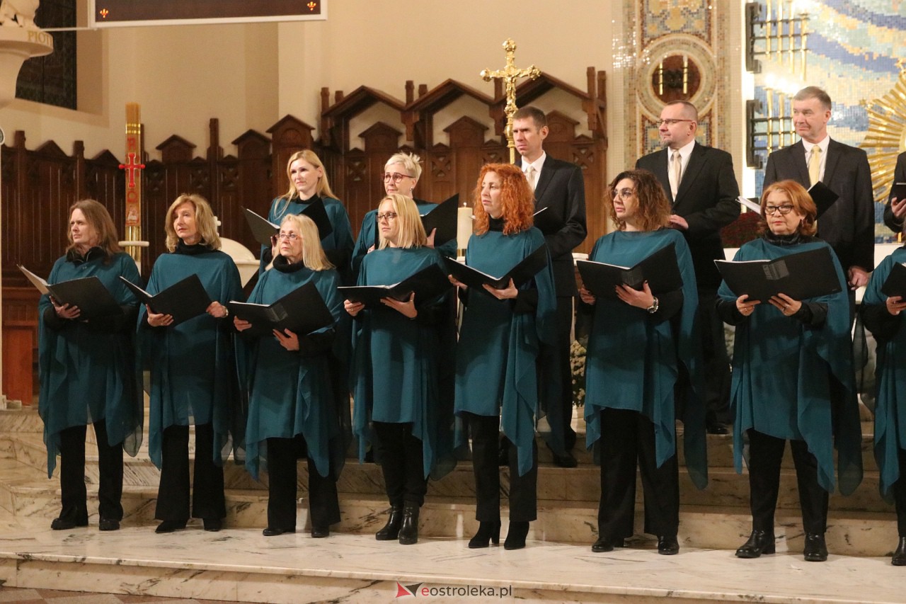 Koncert Ostrołęckiego Chóru Kameralnego [22.11.2023] - zdjęcie #21 - eOstroleka.pl