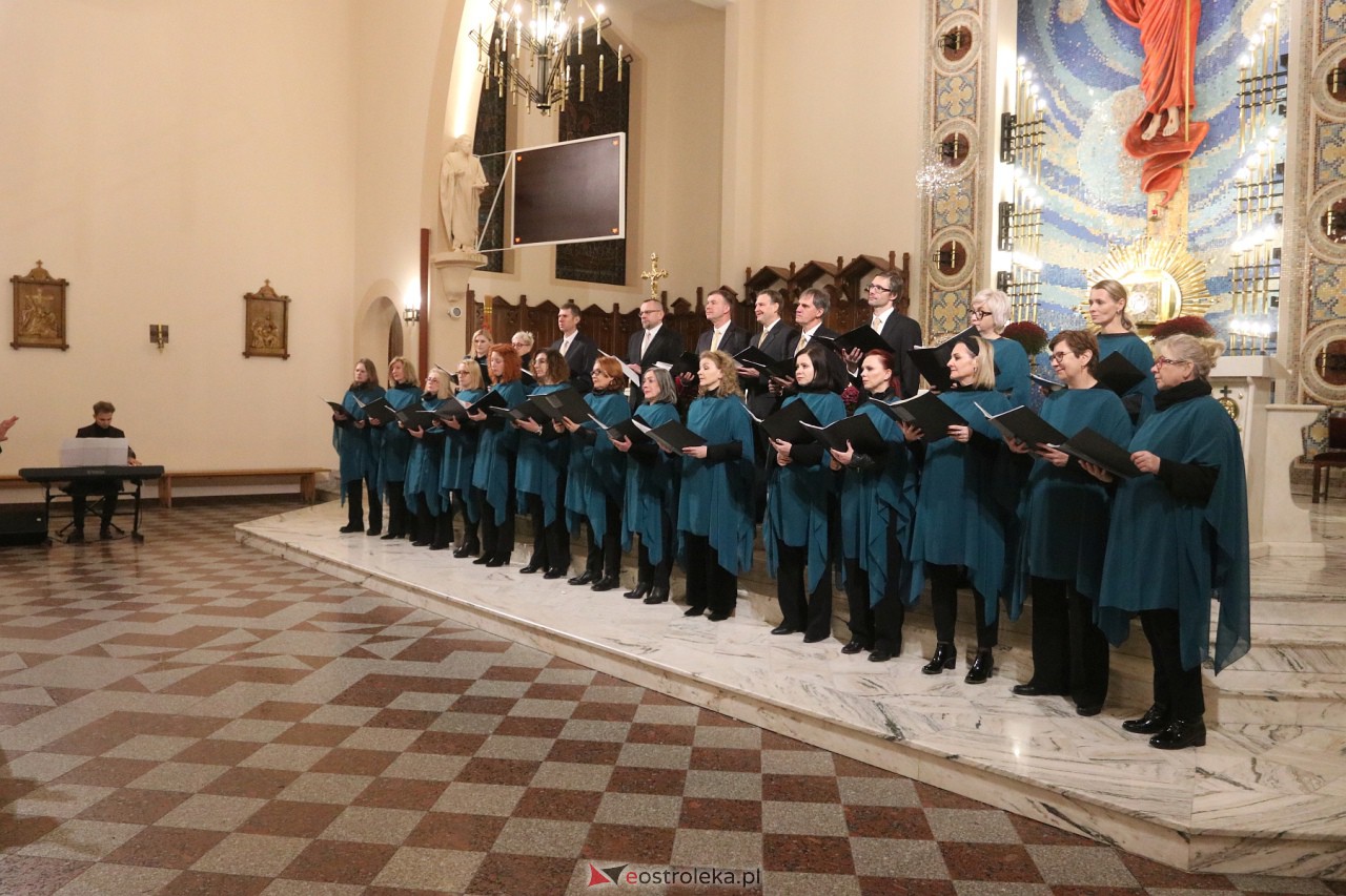 Koncert Ostrołęckiego Chóru Kameralnego [22.11.2023] - zdjęcie #13 - eOstroleka.pl