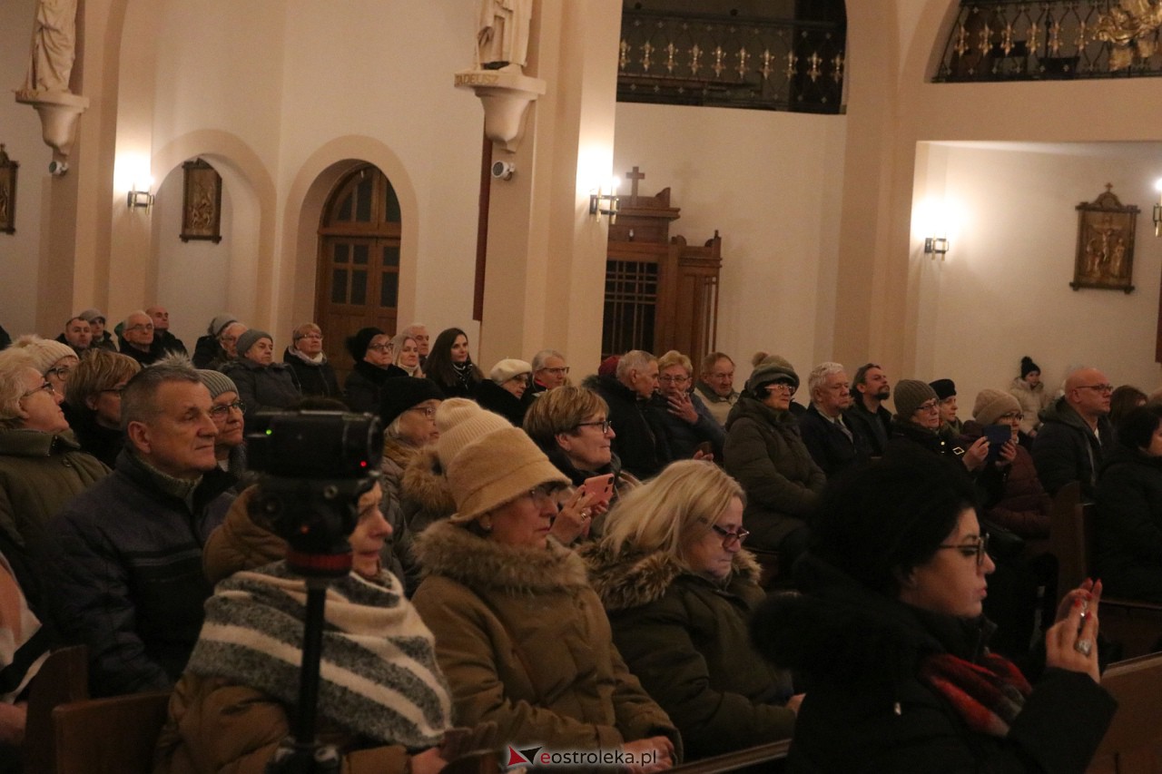 Koncert Ostrołęckiego Chóru Kameralnego [22.11.2023] - zdjęcie #9 - eOstroleka.pl