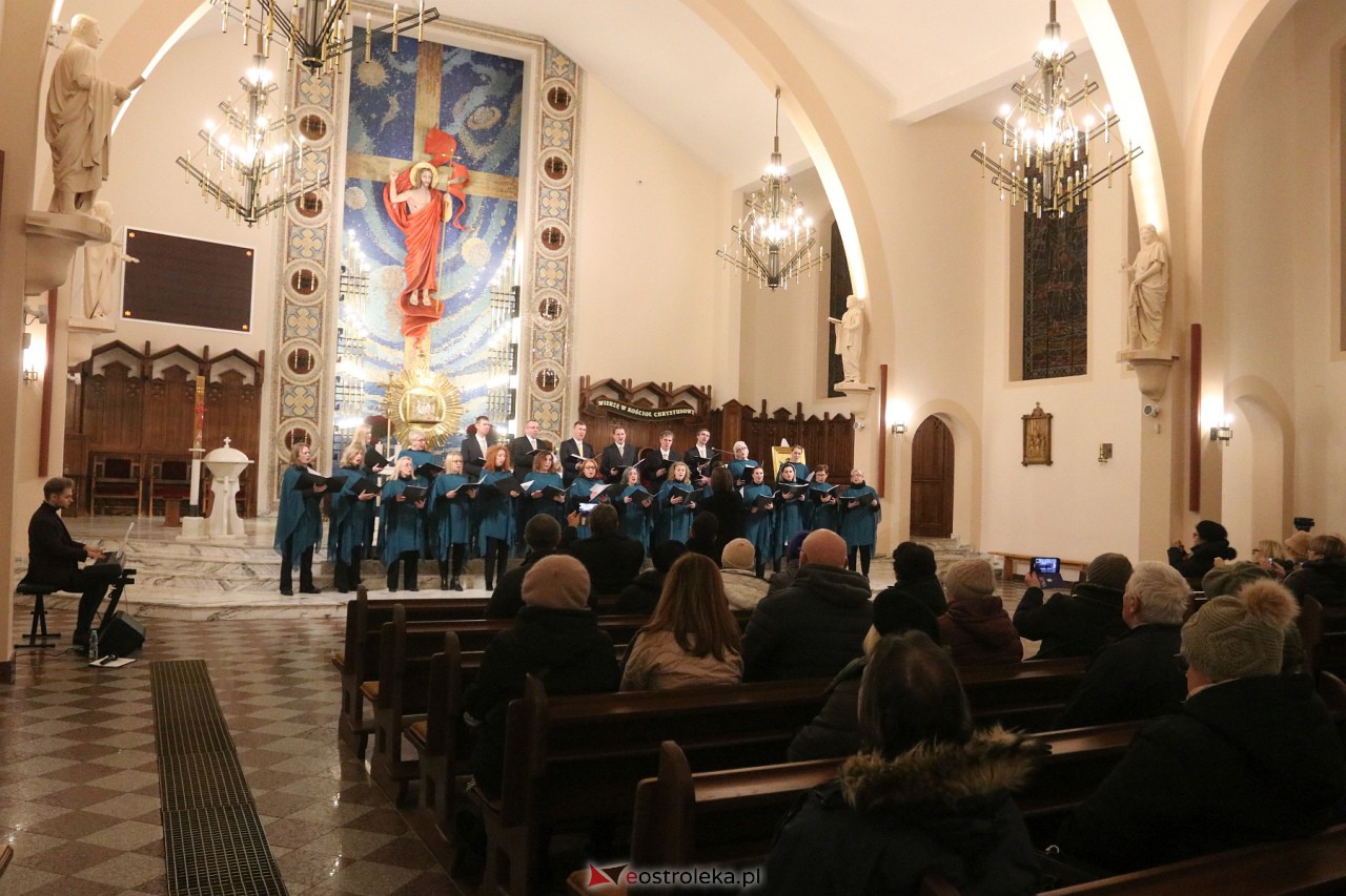 Koncert Ostrołęckiego Chóru Kameralnego [22.11.2023] - zdjęcie #5 - eOstroleka.pl
