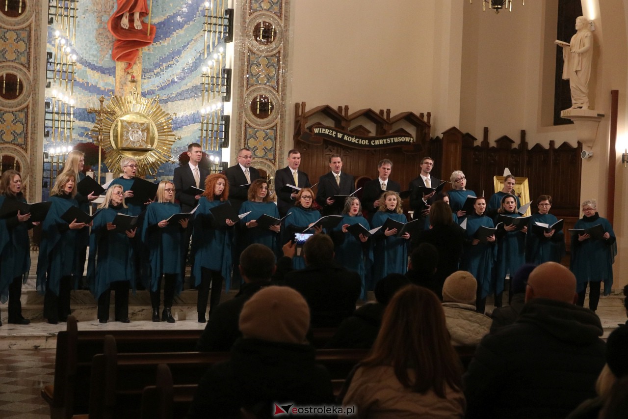 Koncert Ostrołęckiego Chóru Kameralnego [22.11.2023] - zdjęcie #4 - eOstroleka.pl