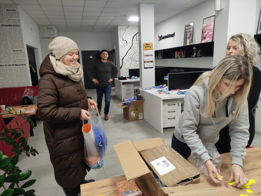 Świąteczna Zbiórka Żywności 2023. Identyfikatory trafiły do liderów [22.11.2023] - zdjęcie #2 - eOstroleka.pl